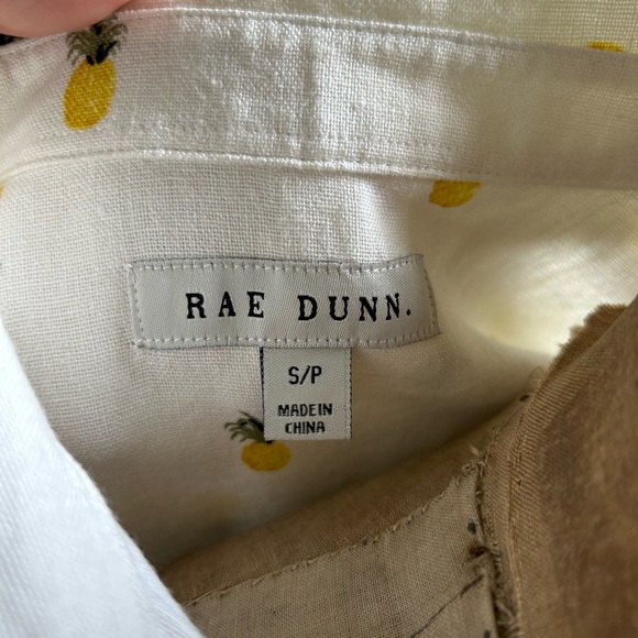 Rae Dunn Pineapple Print Blouse **NWOT** - Picture 6 of 7